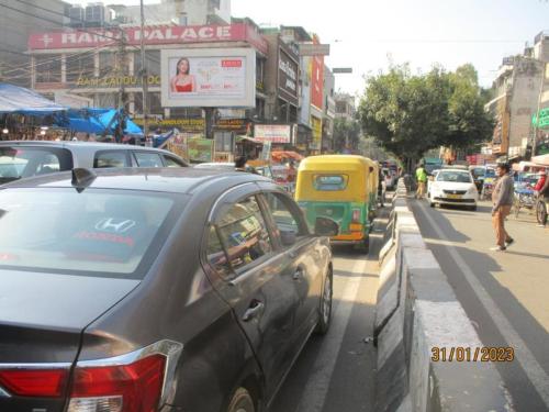 Outside-Dhirsons-Jewellers-Lajpat-Nagar-Central-Market-towards-Defence-Colony