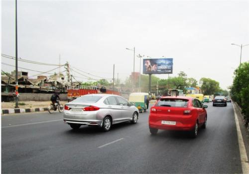 Outside.-Okhla-Mandi-Towards-Okhla-Phase-32-120x10-Unipole-Front-Lit
